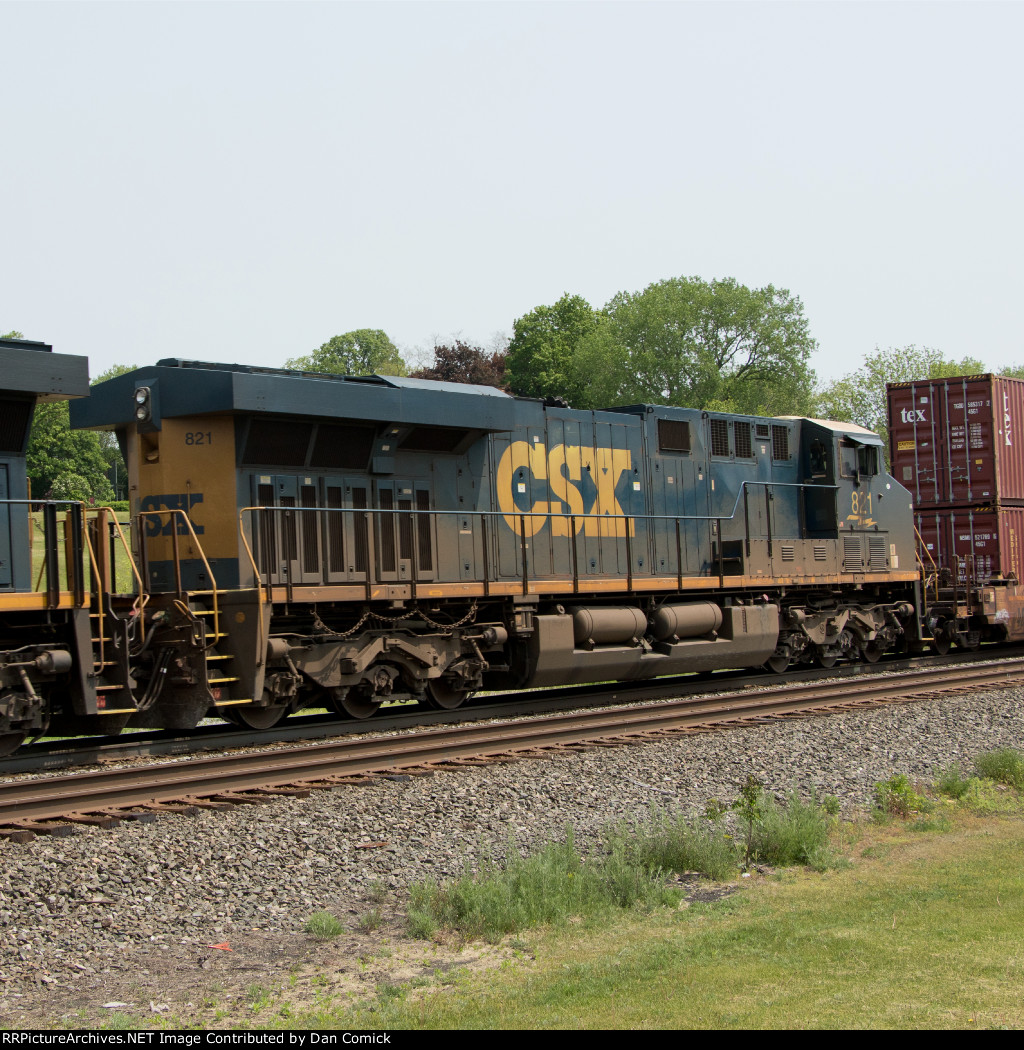 CSXT+821